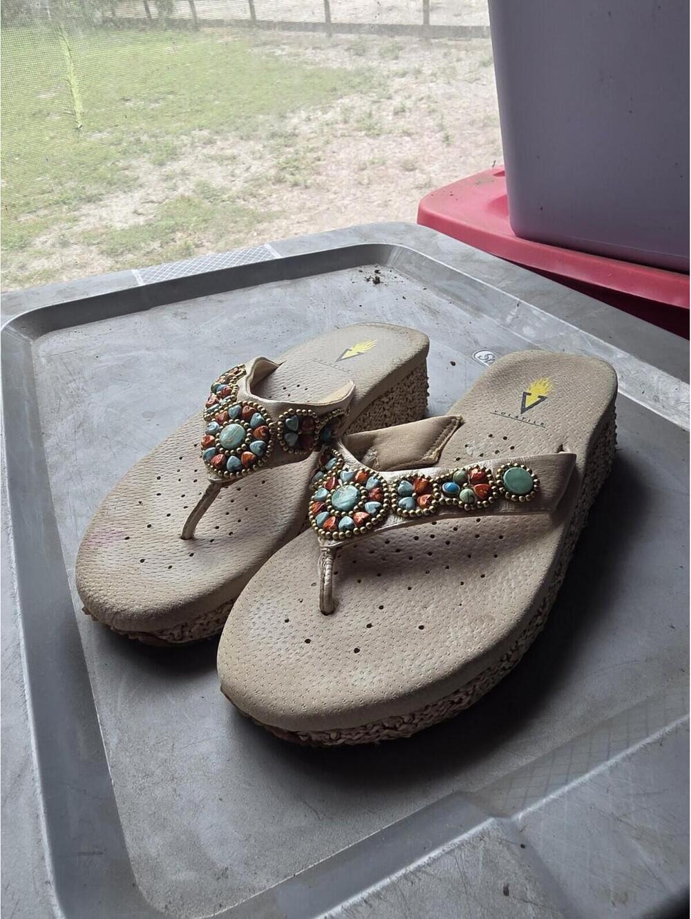 Volatile Womens Beaded Sandal Flip Flops Size 8Platform Shoe Cruise Beach Coast